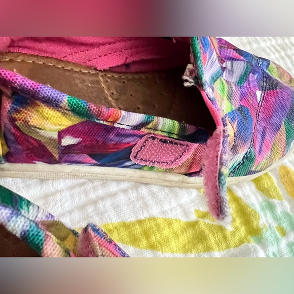 Rainbow TOMS shoes in size 8 (toddler) - Picture 9 of 11